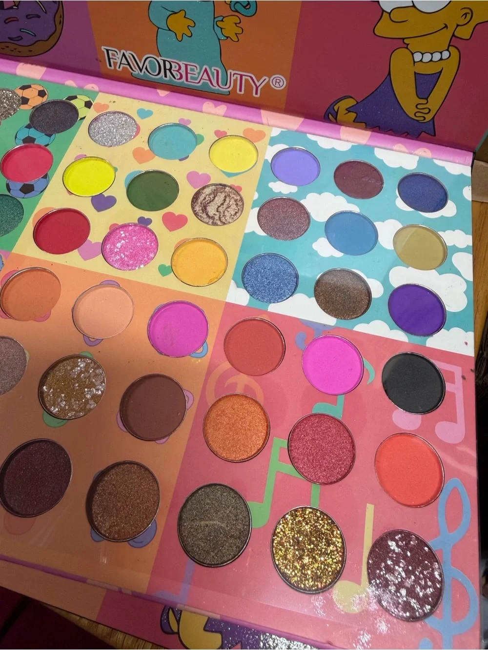 Favor Beauty The Simpsons Large Eyeshadow Pallete